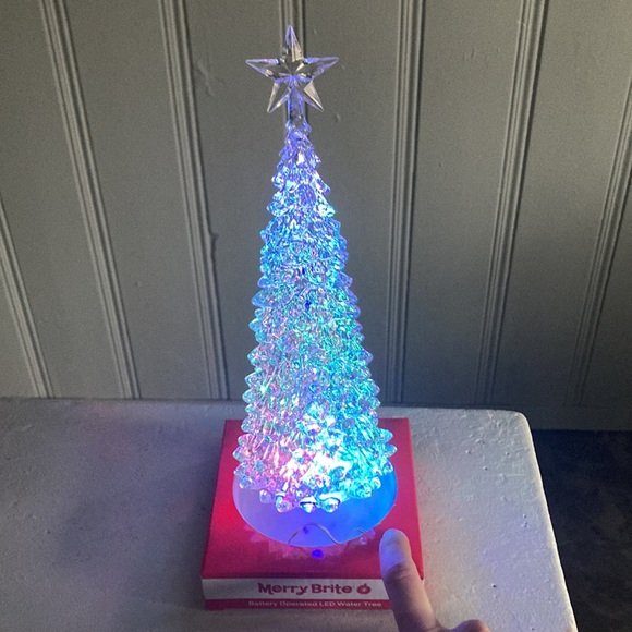 BNIB STUNNING- LED Light Up Battery Operated Christmas Water Tree 🌲 Decoration - Picture 3 of 16